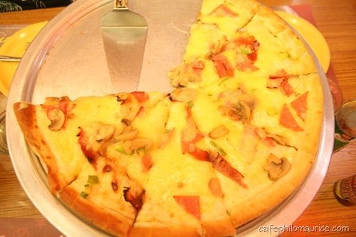 Shakey S Pizza Bianca Cafe Maurice
